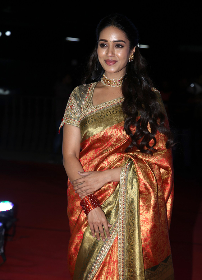 Actress Nivetha Pethuraj In Aadarsha Kutumbam House No: 476