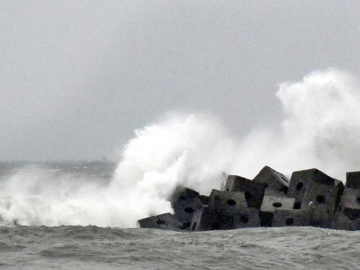 Arnab Cyclone Wreaks Havoc in Visakhapatnam Today Photos14