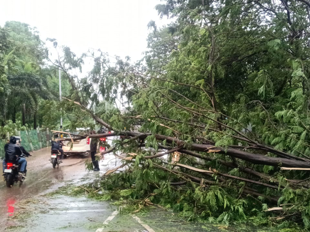 Arnab Cyclone Wreaks Havoc in Visakhapatnam Today Photos20