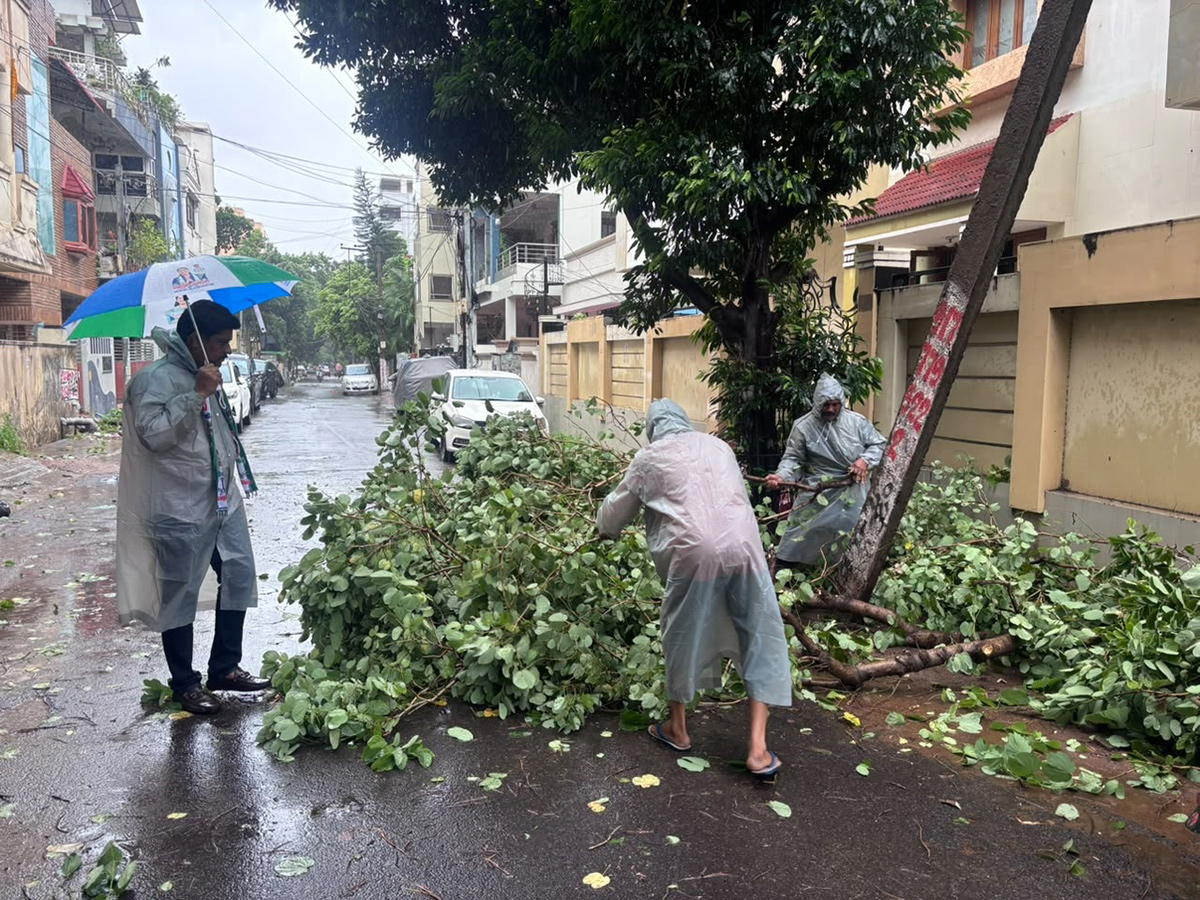 Arnab Cyclone Wreaks Havoc in Visakhapatnam Today Photos33