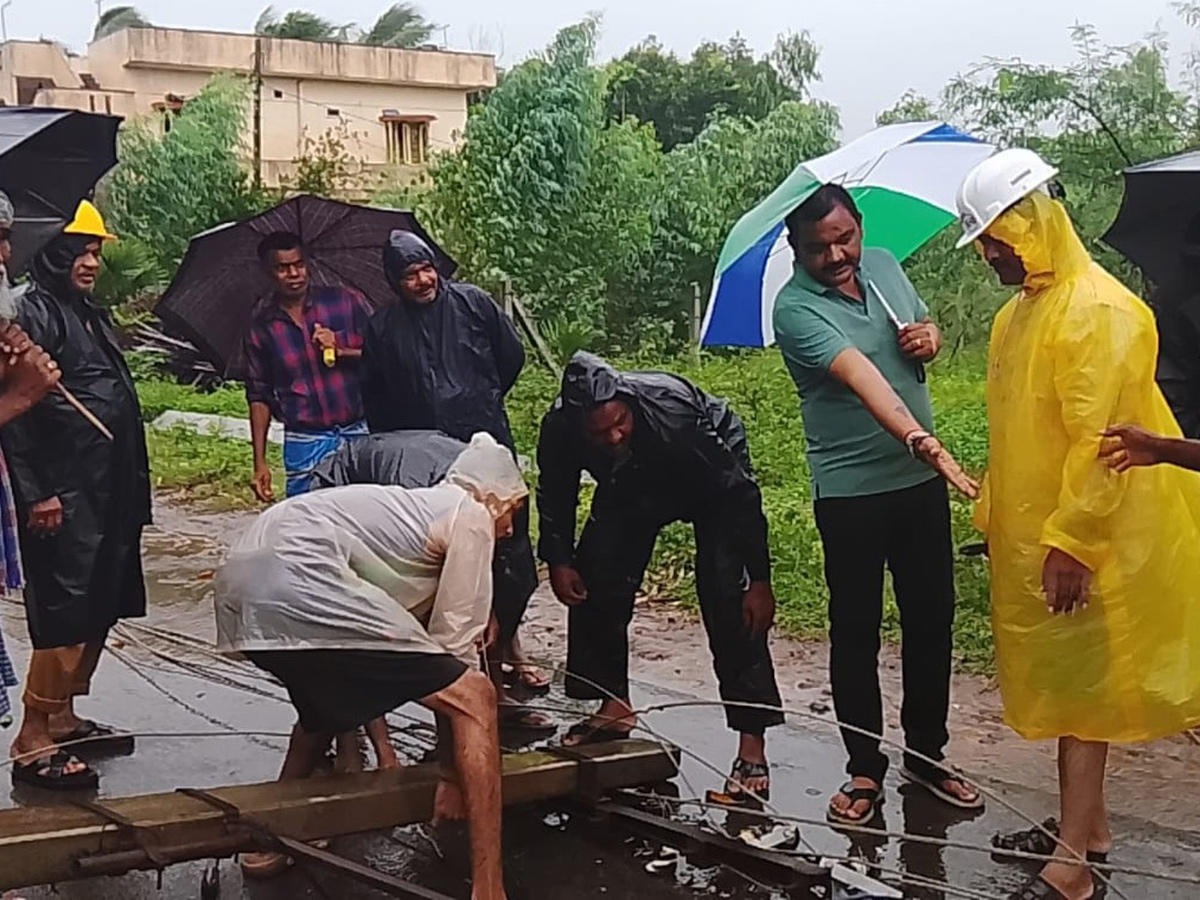 Arnab Cyclone Wreaks Havoc in Visakhapatnam Today Photos35