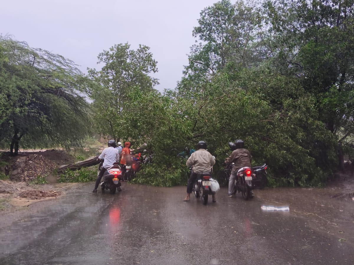 Arnab Cyclone Wreaks Havoc in Visakhapatnam Today Photos38