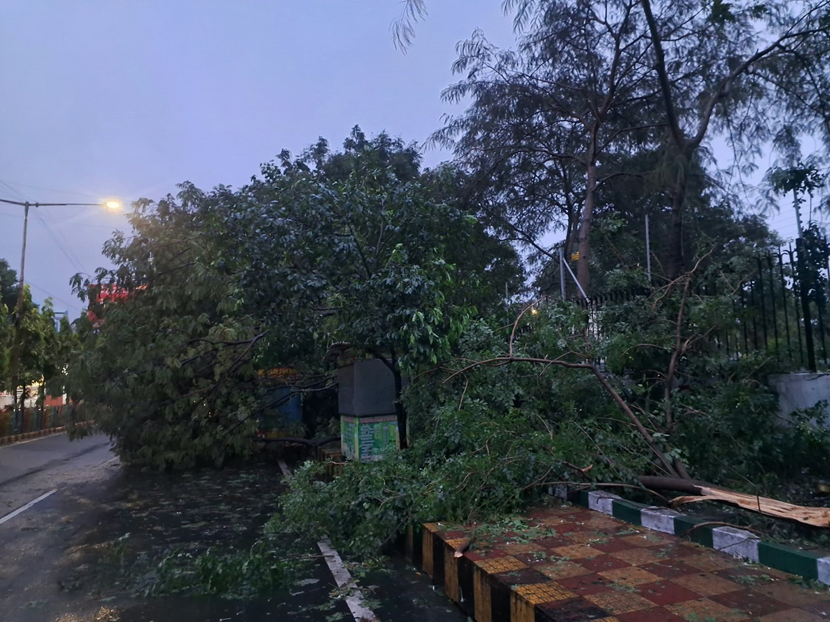 Arnab Cyclone Wreaks Havoc in Visakhapatnam Today Photos39