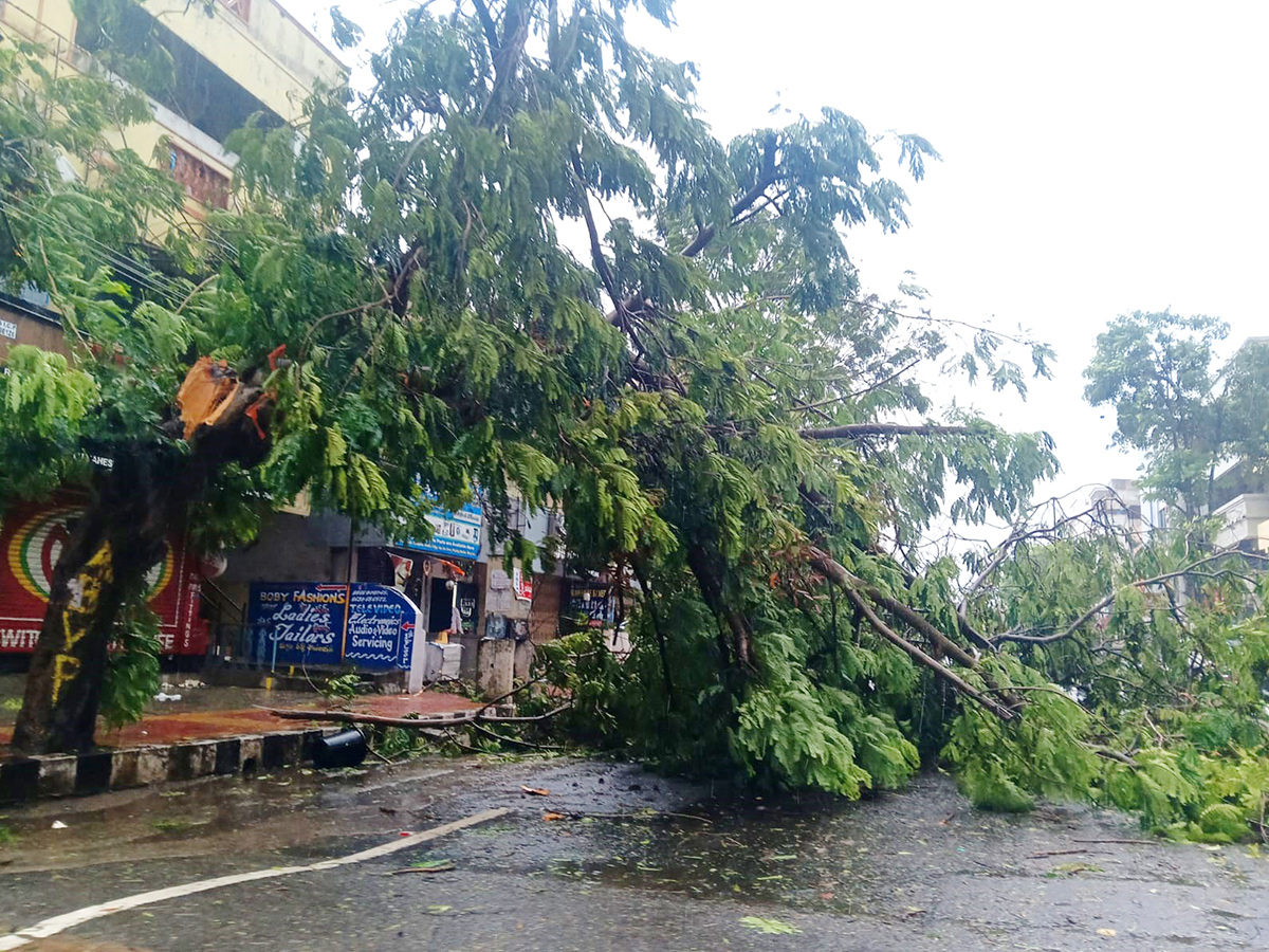Arnab Cyclone Wreaks Havoc in Visakhapatnam Today Photos41