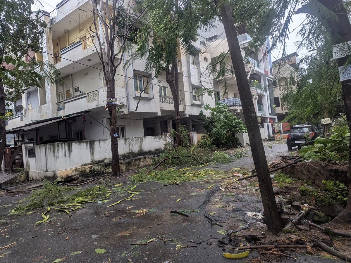 Arnab Cyclone Wreaks Havoc in Visakhapatnam Today Photos43