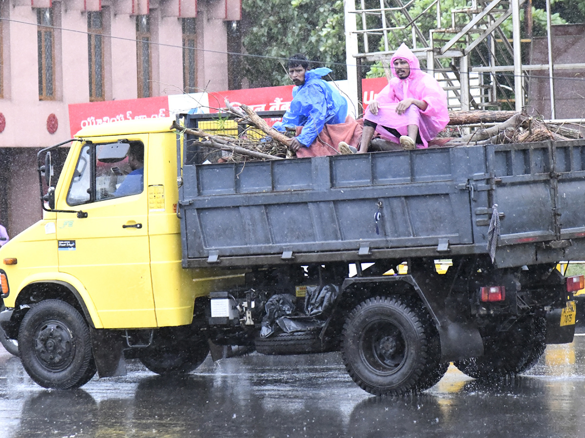 Arnab Cyclone Wreaks Havoc in Visakhapatnam Today Photos8
