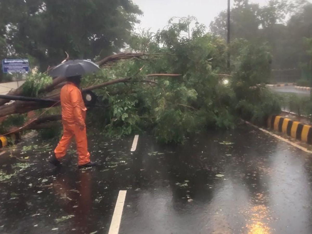 Arnab Cyclone Wreaks Havoc in Visakhapatnam Today Photos9