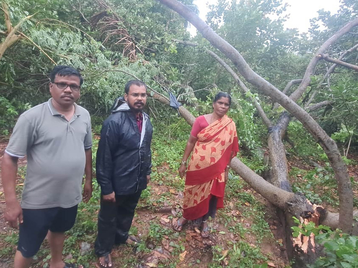 Devastation caused by Cyclone Arnab in AP Today13