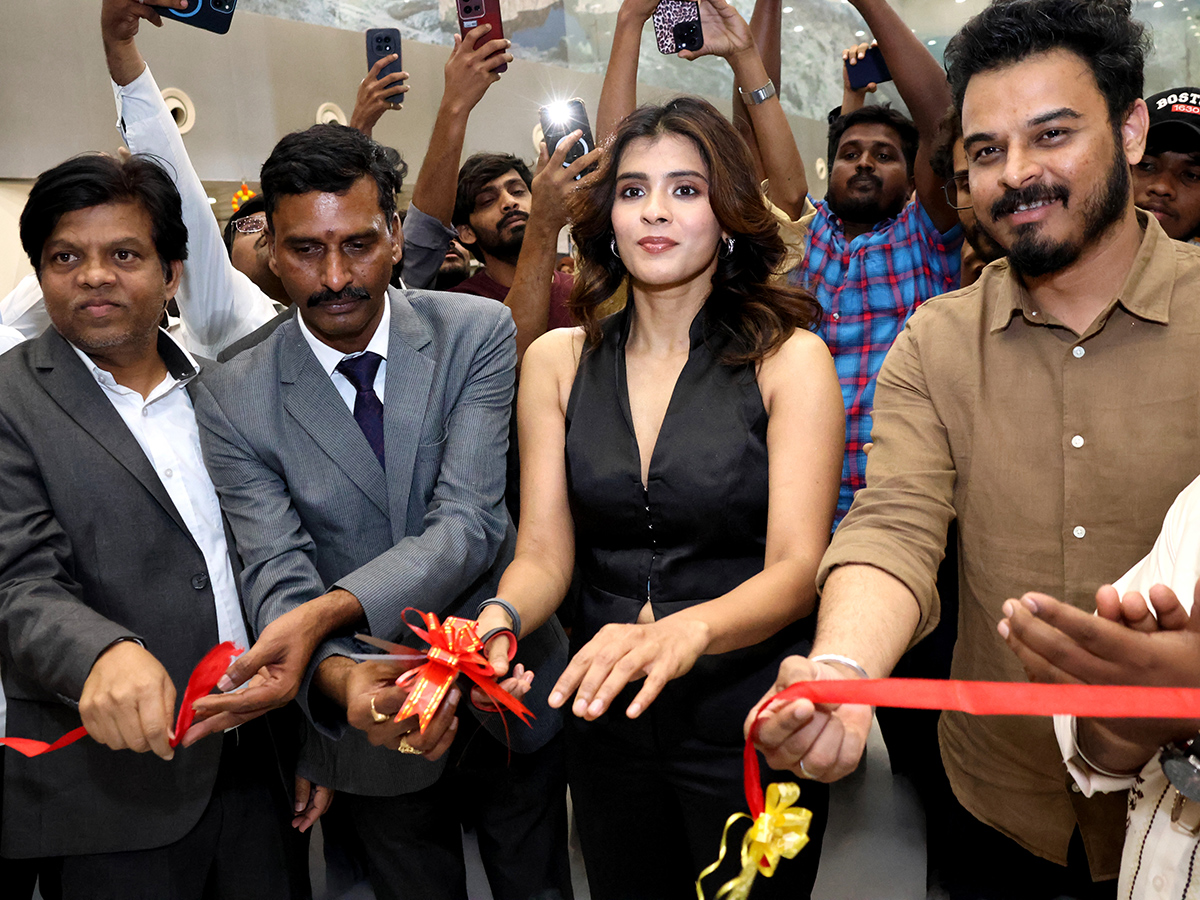 Actress Hebah Patel Ceates A Buzz in Hyderabad6
