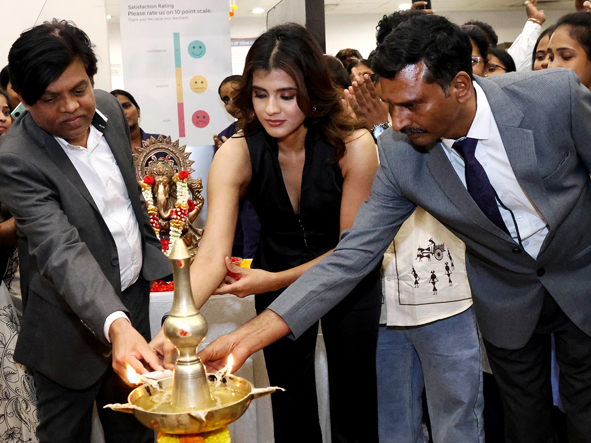 Actress Hebah Patel Ceates A Buzz in Hyderabad7