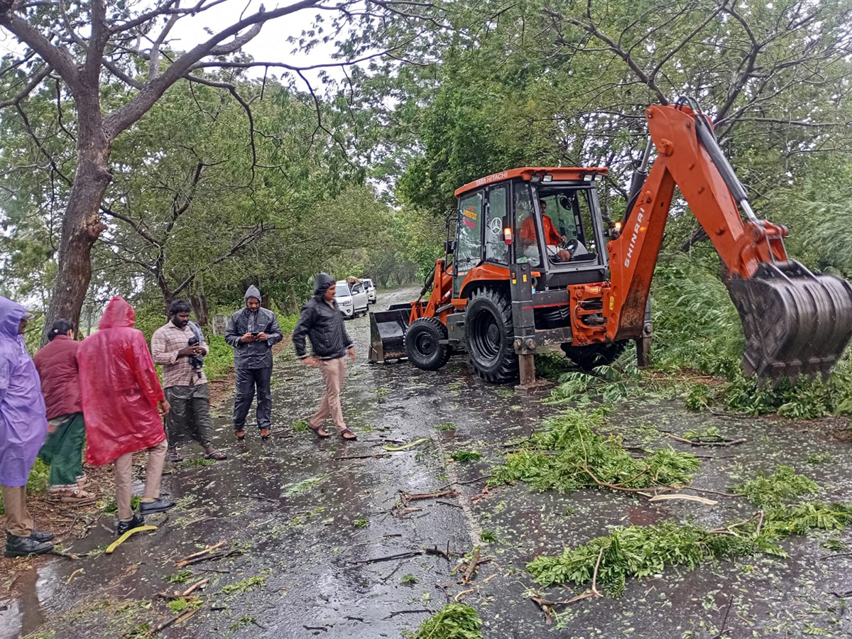 Cyclone Arnab in Andhra Pradesh Today Photos15