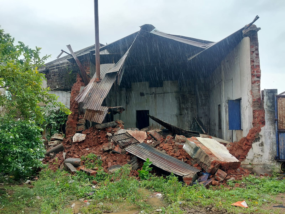 Cyclone Arnab in Andhra Pradesh Today Photos5