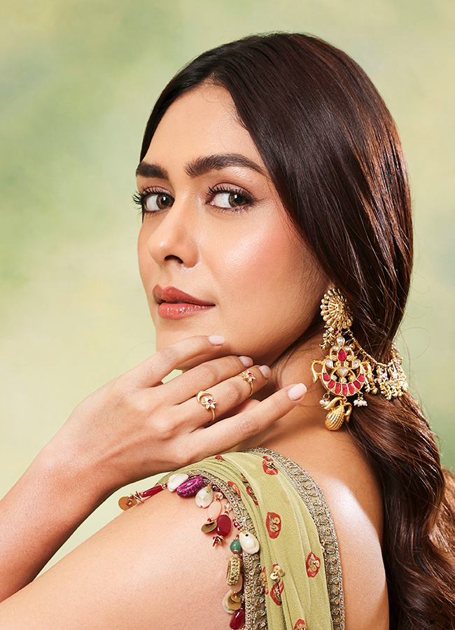 Mrunal Thakur Stuns in Butterfly Look4
