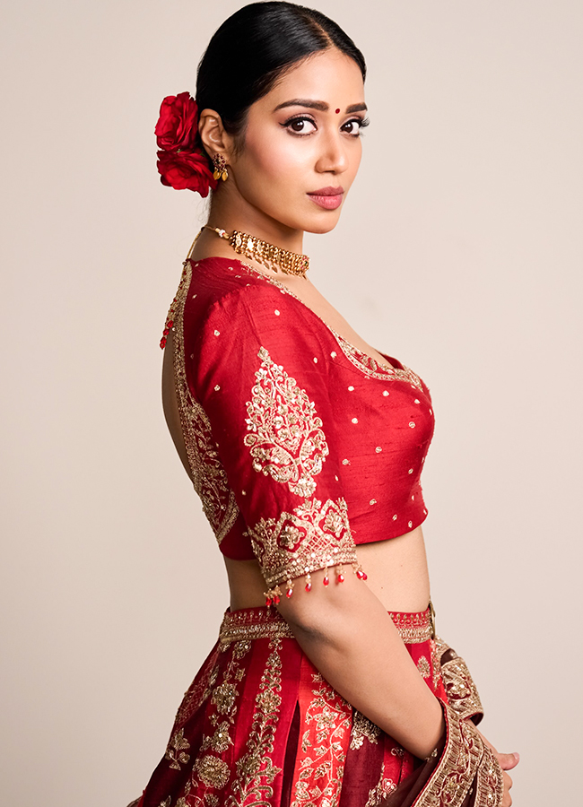 Nivetha Pethuraj Stuns in Red Saree2