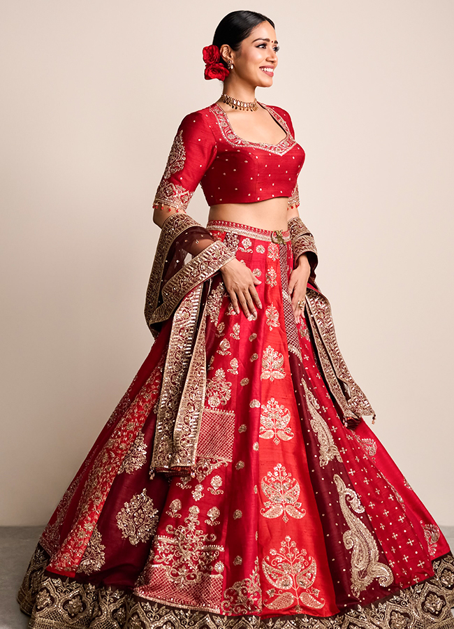 Nivetha Pethuraj Stuns in Red Saree7