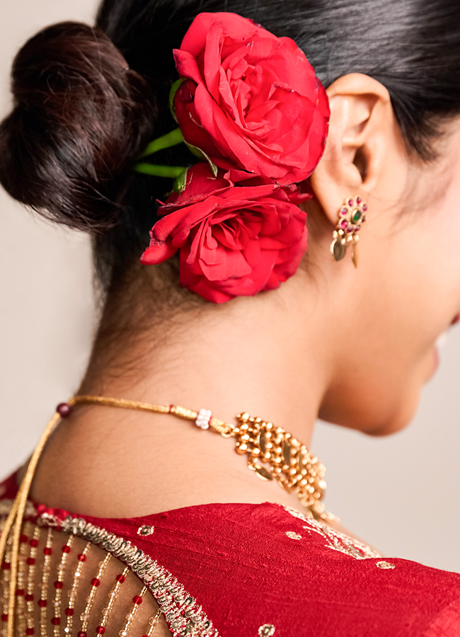 Nivetha Pethuraj Stuns in Red Saree9