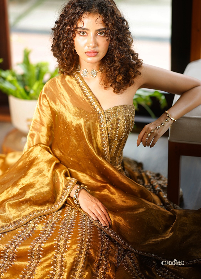 anupama parameswaran beautiful photos12