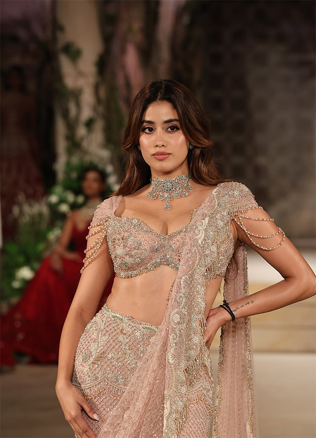 Actress Janhvi Kapoor Trending Now11