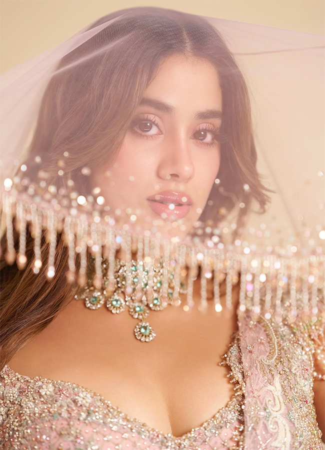 Actress Janhvi Kapoor Trending Now12