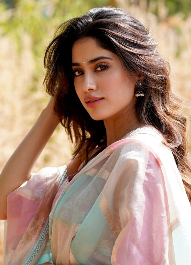 Actress Janhvi Kapoor Trending Now13