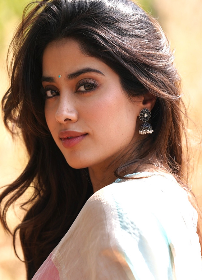 Actress Janhvi Kapoor Trending Now14