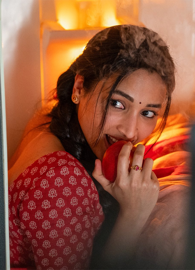 Aadarsha Kutumbam House No: 47 HD Poster 2