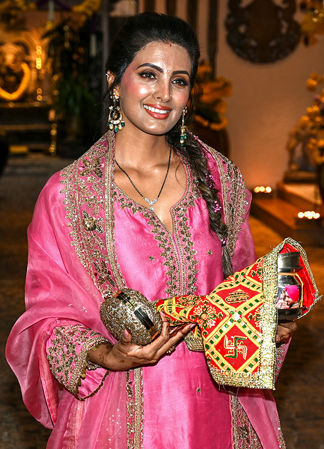 Karva Chauth 2026 Festival at actor Anil Kapoor Residence4