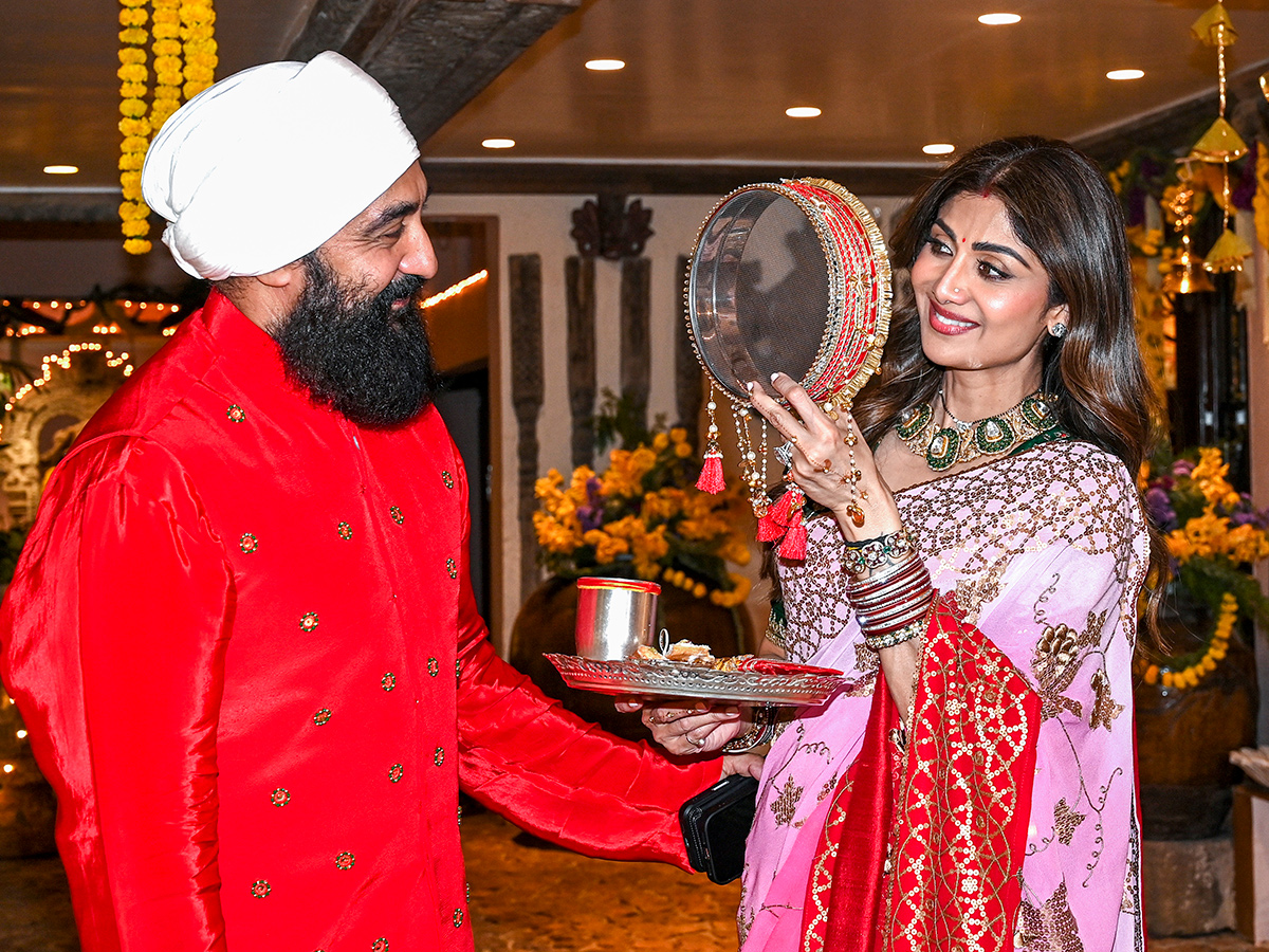Karva Chauth 2026 Festival at actor Anil Kapoor Residence7