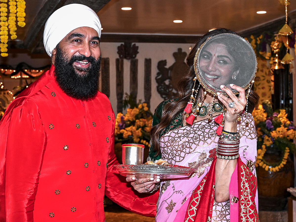 Karva Chauth 2026 Festival at actor Anil Kapoor Residence8