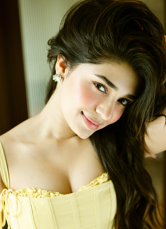 Krithi Shetty Festive Glamour Look12