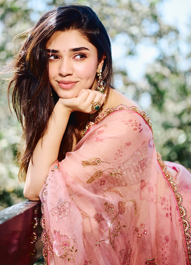 Krithi Shetty Festive Glamour Look14
