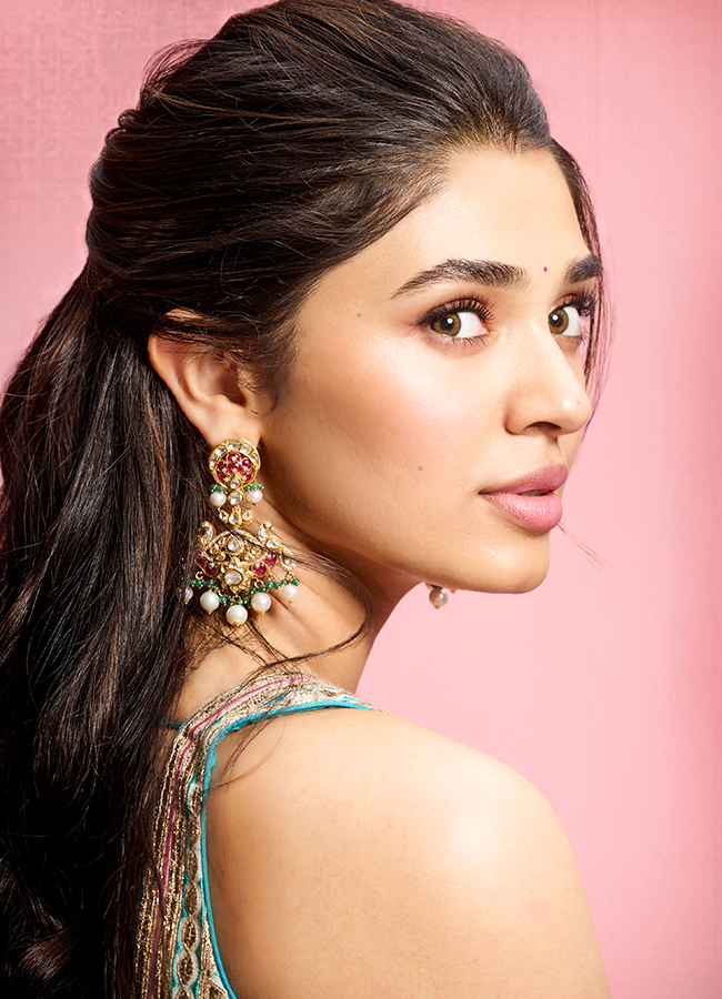 Krithi Shetty Festive Glamour Look3