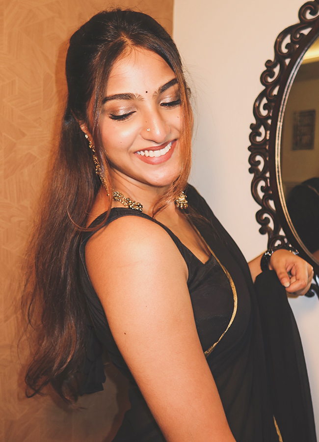 Pranavi Manukonda stunning looks13
