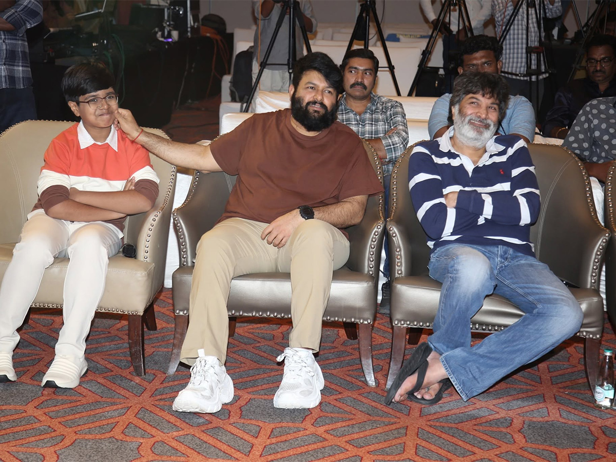 Aadarsha Kutumbam Movie Success Meet HD Photos13