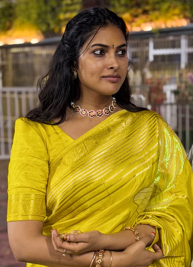 Actress Divi Seeks Lord Venkateswara Blessings at Tirumala7