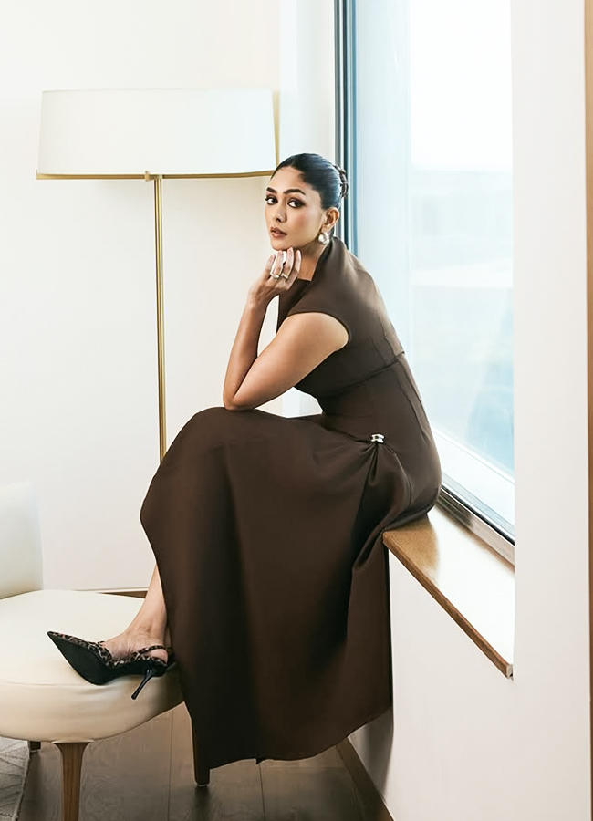 The Chocolate Beauty Mrunal Thakur Photos 11