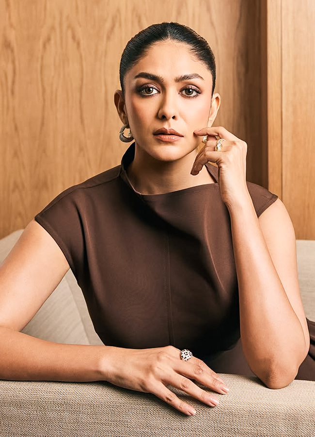 The Chocolate Beauty Mrunal Thakur Photos 10
