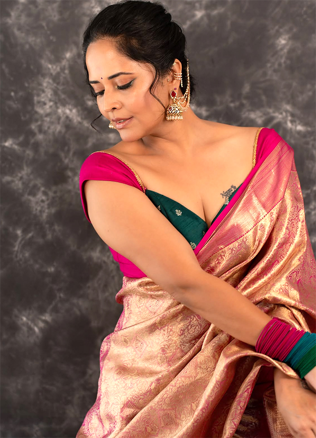 Actress Anasuya Bharadwaj Latest Photos Viral17