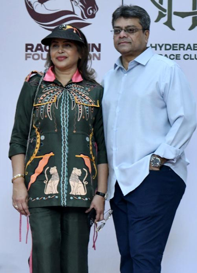 Hyderabad : Bustling Deccan Derby Meet Photos6