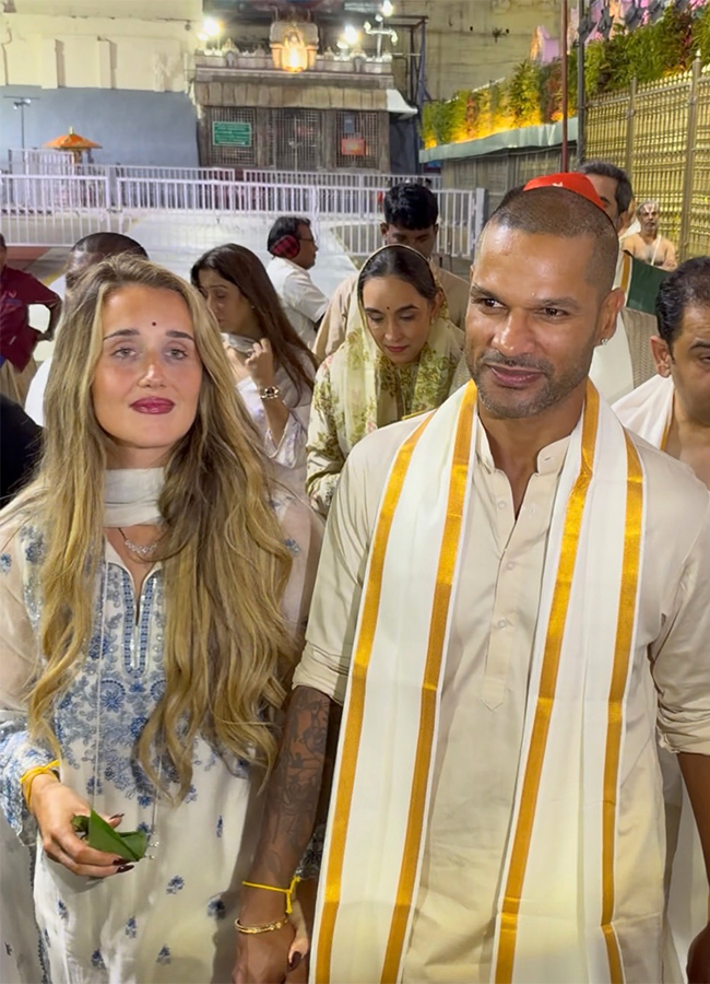 Indian cricketer Shikhar Dhawan visited Lord Venkateswara at Tirumala12