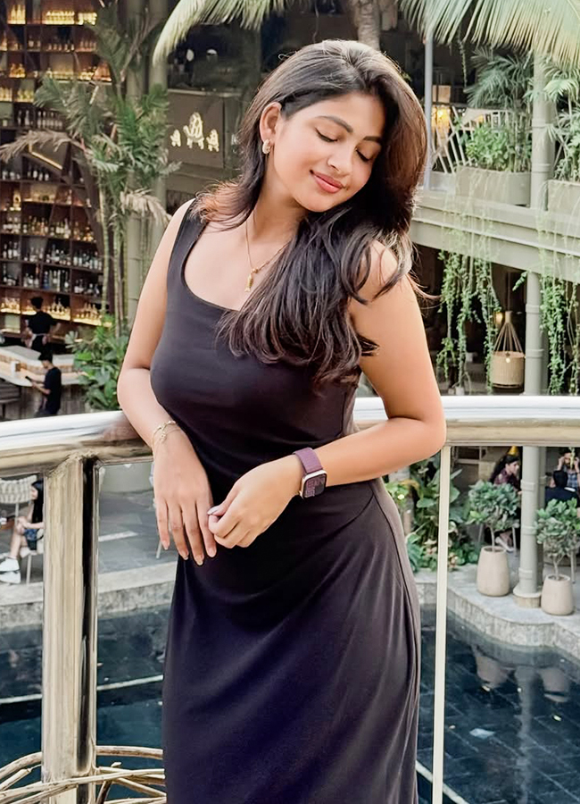 Tella Kagitham Heroine Nakshatra11