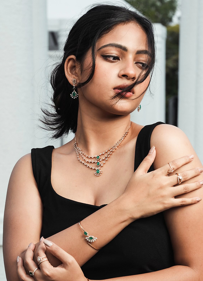 Tella Kagitham Heroine Nakshatra5