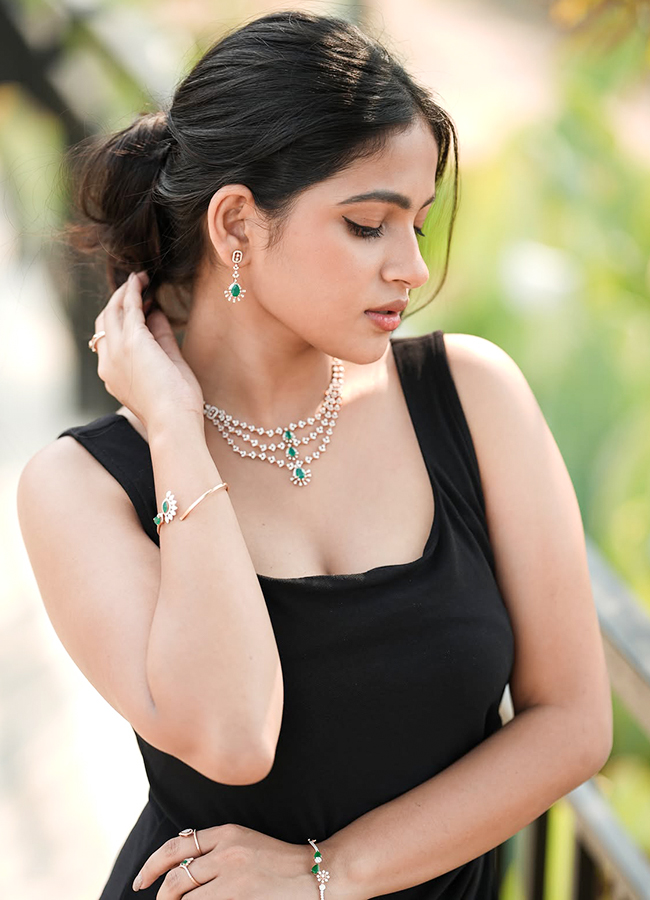 Tella Kagitham Heroine Nakshatra6