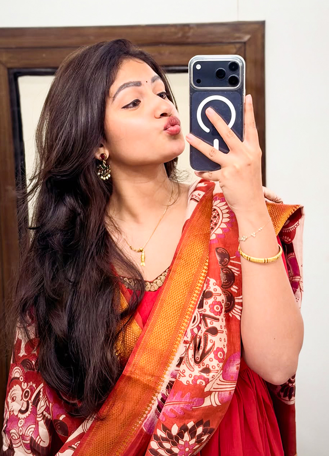 Tella Kagitham Heroine Nakshatra7