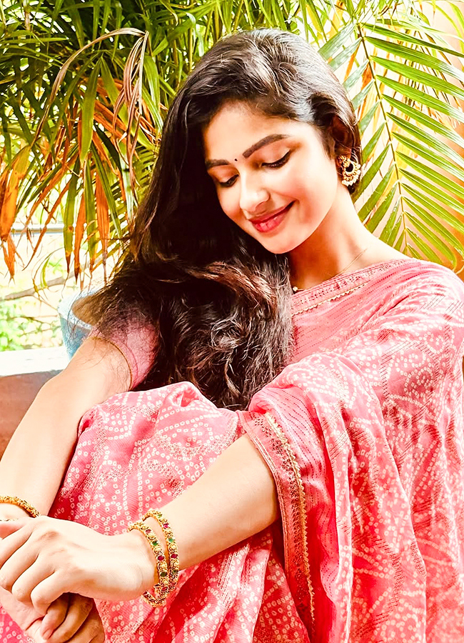 Tella Kagitham Heroine Nakshatra9
