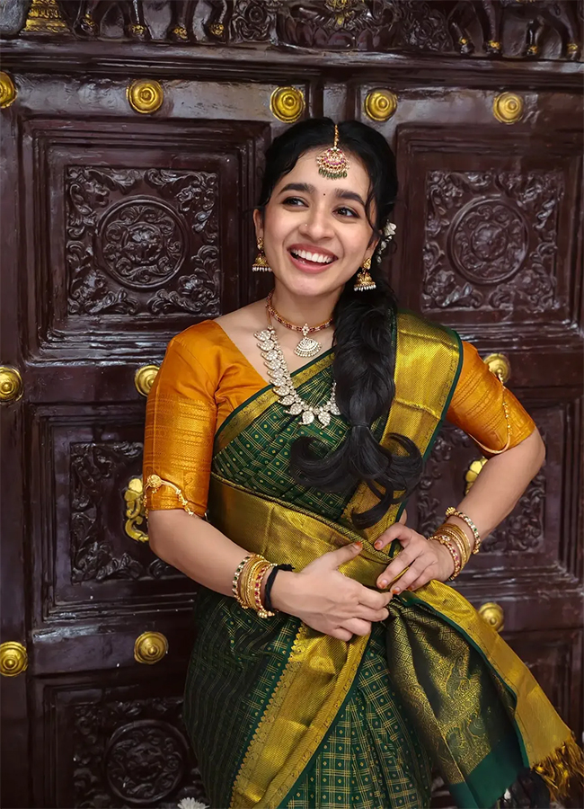 Actress Anishma Anilkumar Latest Photos Viral10