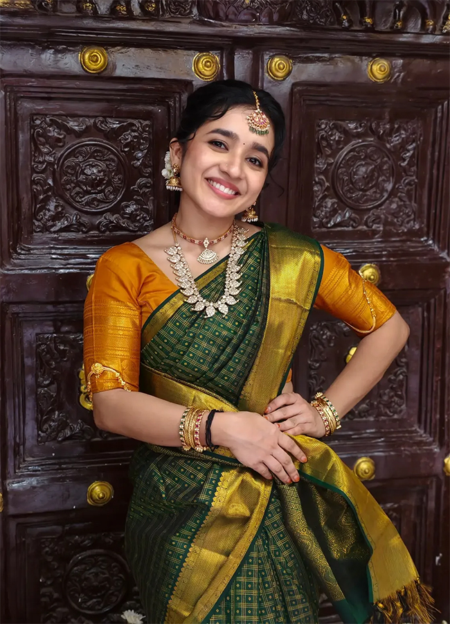 Actress Anishma Anilkumar Latest Photos Viral12