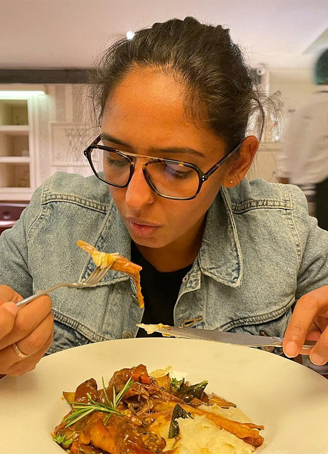 Indian Cricketer Harmanpreet Kaur Trending Photos15