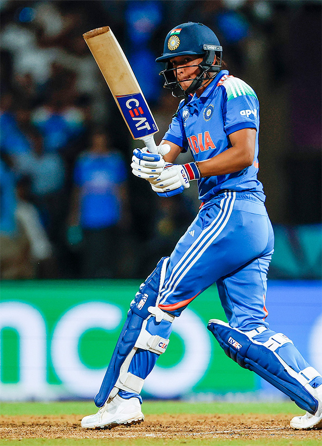 Indian Cricketer Harmanpreet Kaur Trending Photos22