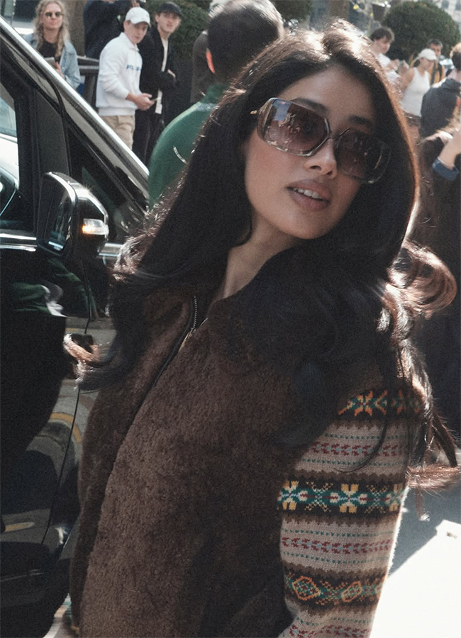 Janhvi Kapoor In Paris Fashion Week Viral Photos11